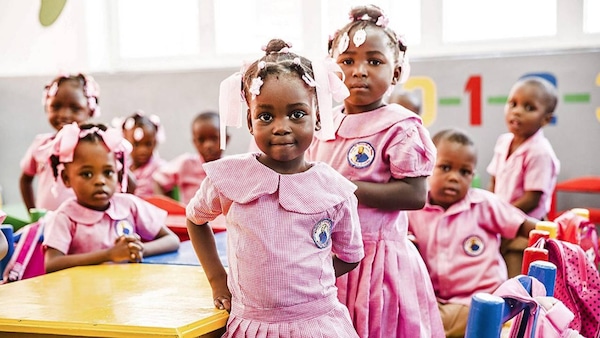 Die „Francois de Sales“-Schule in Port-au-Prince wurde beim Erdbeben total zerstört, mithilfe von „Ein Herz für Kinder“ können die Schüler nun wieder lernen