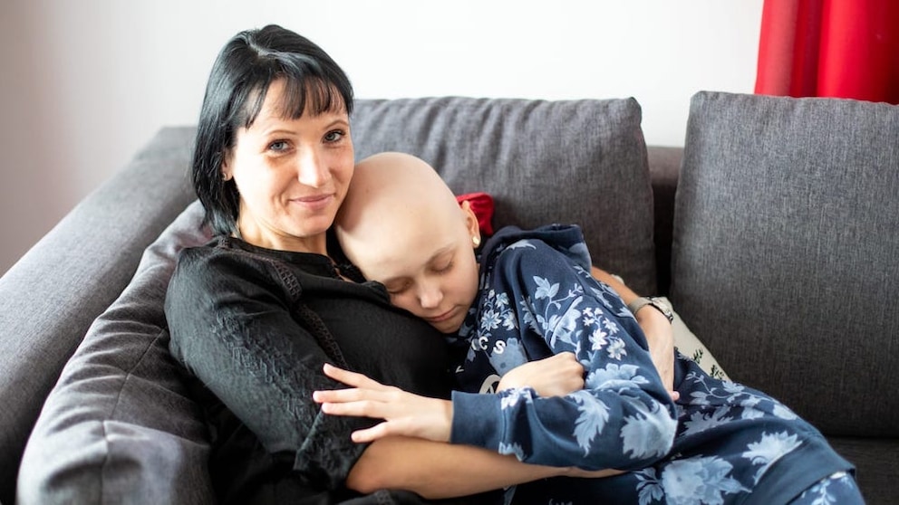 <strong>Constanze Petschel (38) ist immer an der Seite ihrer schwerkranken Tochter</strong> Fotos: Stefanie Herbst