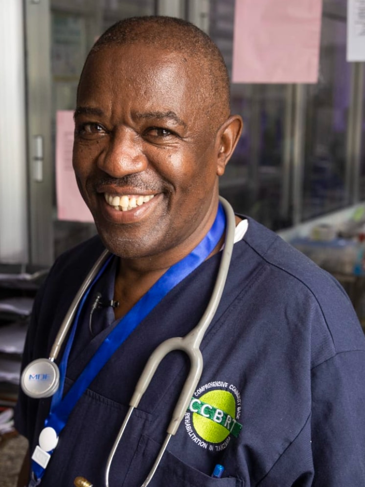 <strong>Dr. Francis Mchomwu rettet Leben am Fließband</strong> Fotos: Christian Spreitz                                                                                           